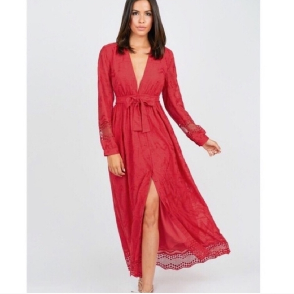 Olivia Culpo x LE TOTE Dresses & Skirts - Olivia Culpo x LE TOTE  embroidered maxi dress